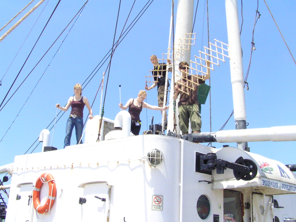 2009: Atonor erstmals auf einem Schiff in Portugal.