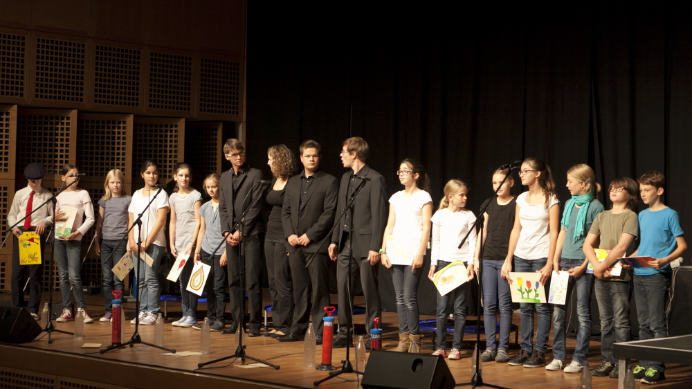 2013 in Düsseldorf: „Und was hörst du, wenn du siehst?“ Gemeinsames Konzert mit Schülern, Regie: Erwin Stache